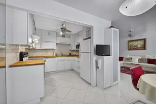 114 Somerset F, West Palm Beach, FL 33417 - Photo 9