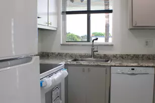 8130 Sunrise Lakes Blvd, Sunrise, FL 33322 - Photo 15