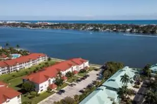 110 Half Moon Cir, Hypoluxo, FL 33462 - Photo 5