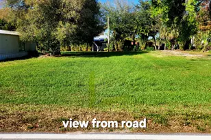 571 Avenue D, Moore Haven, FL 33471 - Photo 1