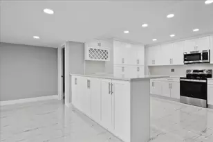 3040 Lake Shore Dr Unit, Riviera Beach, FL 33404 - Photo 3