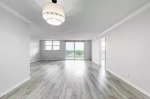 3150 W Rolling Hills Cir, Davie, FL 33328 - Photo 9