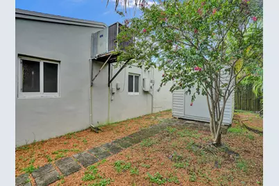 601 NE 59th Court, Oakland Park, FL 33334 - Photo 23