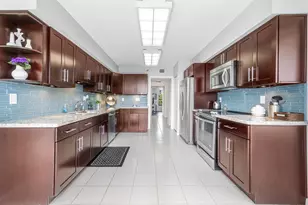 7572 Regency Lake Dr, Boca Raton, FL 33433 - Photo 5