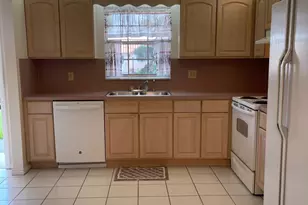 570 Laconia Cir, Lake Worth, FL 33467 - Photo 5