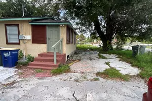 435 N 15th St, Fort Pierce, FL 34950 - Photo 1