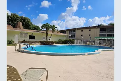 700 Village Green Court, Unit #316, Palm Springs, FL 33461 - Photo 17