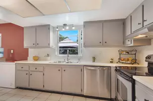 101 N Sequoia Dr, West Palm Beach, FL 33409 - Photo 15