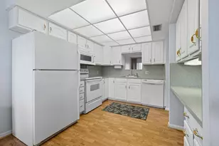 3075 Gardens E Dr, Palm Beach Gardens, FL 33410 - Photo 9