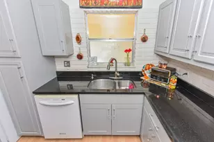 477 Lake Dora Dr, West Palm Beach, FL 33411 - Photo 11