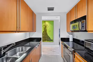 1435 Brickell Ave, Miami, FL 33131 - Photo 15