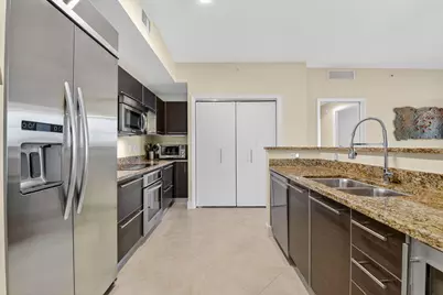 550 Okeechobee Boulevard, Unit #423, West Palm Beach, FL 33401 - Photo 17