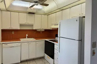 574 Burgundy L, Delray Beach, FL 33484 - Photo 7