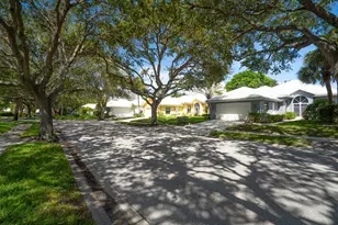 960 Bear Island Cir, West Palm Beach, FL 33409 - Photo 3