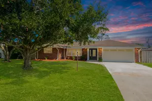 471 SE Lamon Ln, Port Saint Lucie, FL 34983 - Photo 1