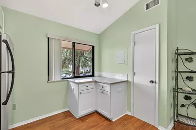5720 Pelican Pointe Drive, Unit #3, Sebastian, FL 32958 - Photo 13