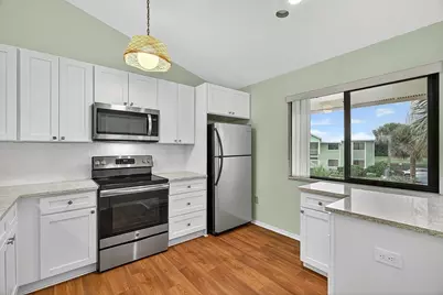 5720 Pelican Pointe Drive, Unit #3, Sebastian, FL 32958 - Photo 11