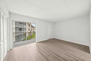 300 Village Green Cir S, Palm Springs, FL 33461 - Photo 11