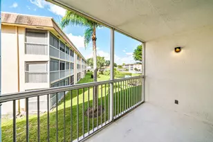 300 Village Green Cir S, Palm Springs, FL 33461 - Photo 15