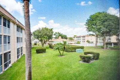 300 Village Green Circle S, Unit #206, Palm Springs, FL 33461 - Photo 17