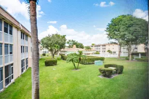 300 Village Green Cir S, Palm Springs, FL 33461 - Photo 17