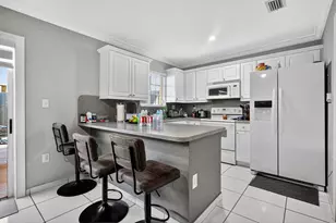 11475 NW 94th Pl, Hialeah Gardens, FL 33018 - Photo 13
