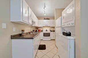2411 Papaya Dr, Delray Beach, FL 33445 - Photo 3