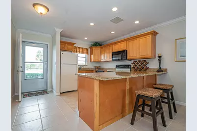 2800 Indian River Boulevard, Unit #A4, Vero Beach, FL 32960 - Photo 11