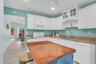 8020 SE Villa Cir, Hobe Sound, FL 33455 - Photo 11