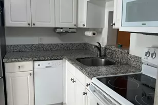 2161 NE 1st Ct, Boynton Beach, FL 33435 - Photo 1