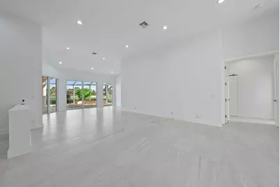 8734 Lakes Boulevard, West Palm Beach, FL 33412 - Photo 11