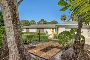 853 Palo Verde Ct, Haverhill, FL 33415 - Photo 5