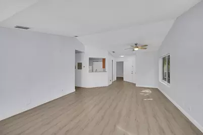 815 W Boynton Beach Boulevard, Unit #14-201, Boynton Beach, FL 33426 - Photo 5