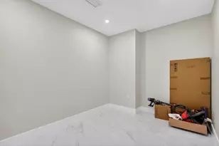 700 NE 23rd St, Miami, FL 33137 - Photo 23