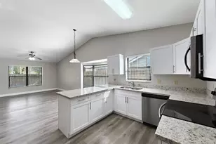 916 Daffodil Dr, Wellington, FL 33414 - Photo 9