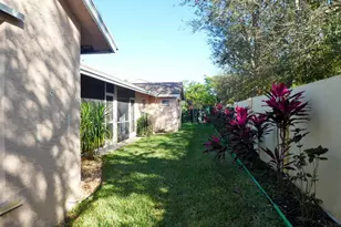 300 NE 42nd St, Boca Raton, FL 33431 - Photo 23