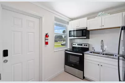 670 Hernando Street, Unit #E, Fort Pierce, FL 34949 - Photo 5