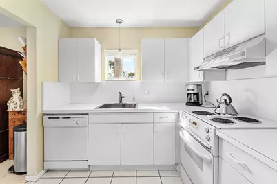 2541 Boundbrook Boulevard, Unit #110, Palm Springs, FL 33406 - Photo 9