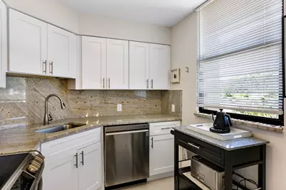 130 Lakeshore Drive, Unit #323, North Palm Beach, FL 33408 - Photo 5