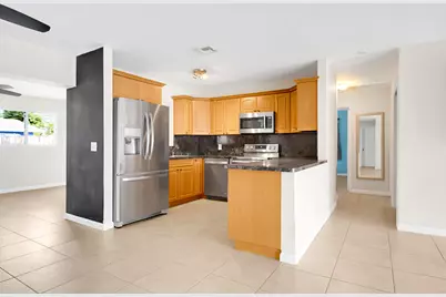 325 SE 10th Court, Deerfield Beach, FL 33441 - Photo 7