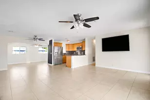 325 SE 10th Ct, Deerfield Beach, FL 33441 - Photo 5