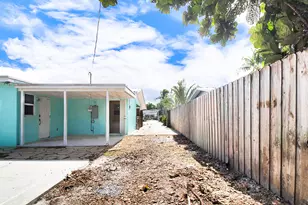 325 SE 10th Ct, Deerfield Beach, FL 33441 - Photo 19