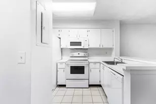 2230 N Cypress Bend Dr, Pompano Beach, FL 33069 - Photo 3