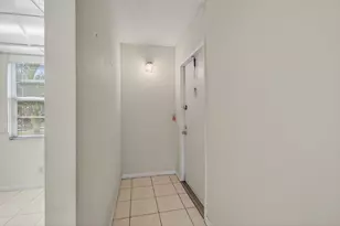 2001 Guildford A, Boca Raton, FL 33434 - Photo 9