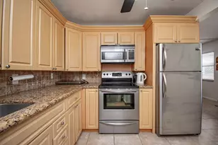 2085 Wolverton E, Boca Raton, FL 33434 - Photo 11