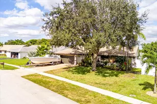 8301 SW 27th Pl, Davie, FL 33328 - Photo 3