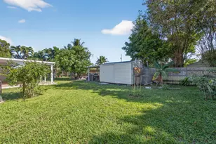 7026 Pine Tree Ln, Lake Clarke Shores, FL 33406 - Photo 21
