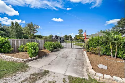 3028 Seminole Pratt Whitney Road, The Acreage, FL 33470 - Photo 19
