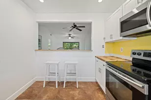 1210 SE Parkview Pl, Stuart, FL 34994 - Photo 11