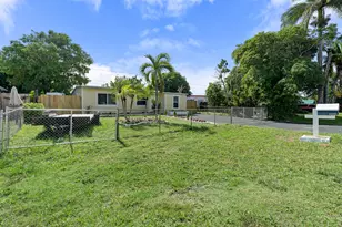 200 Plum Tree Dr, Lake Worth, FL 33462 - Photo 13